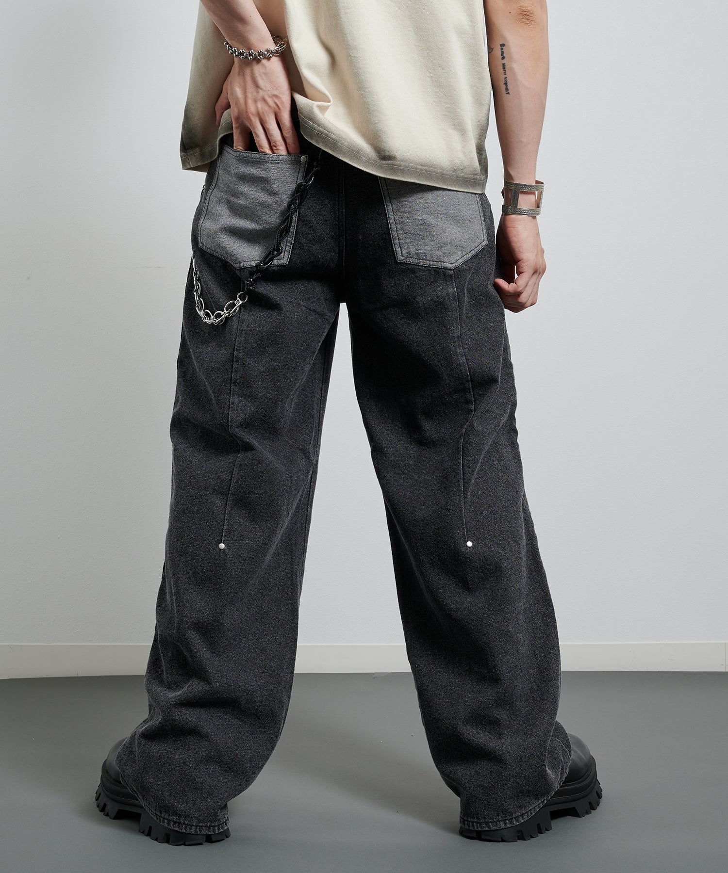 双及膝宽牛仔裤(黑色)