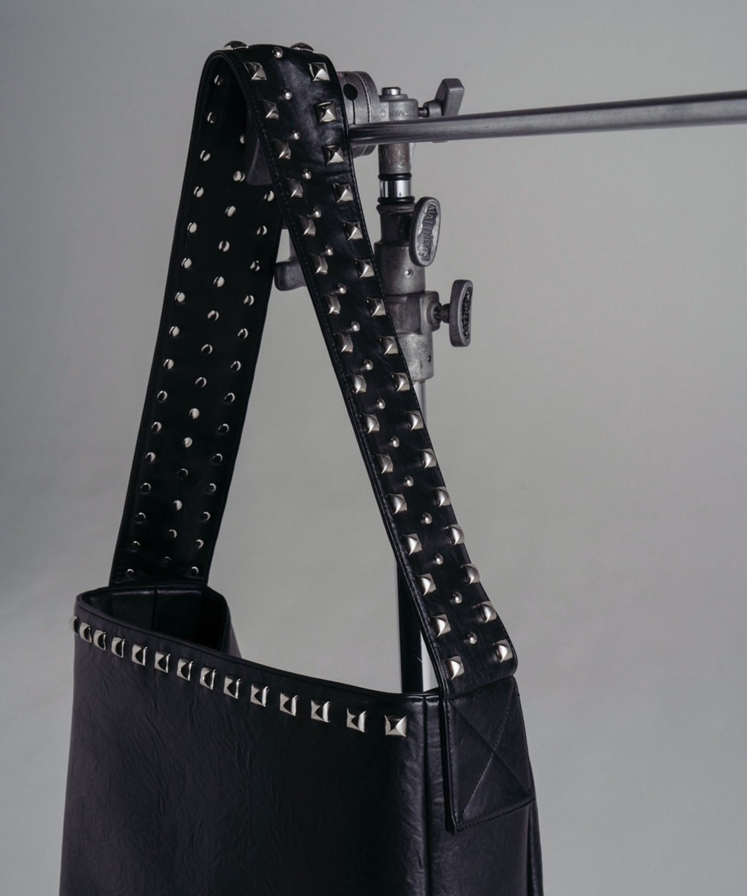 Studded TASUKI Shoulder Bag(Black)