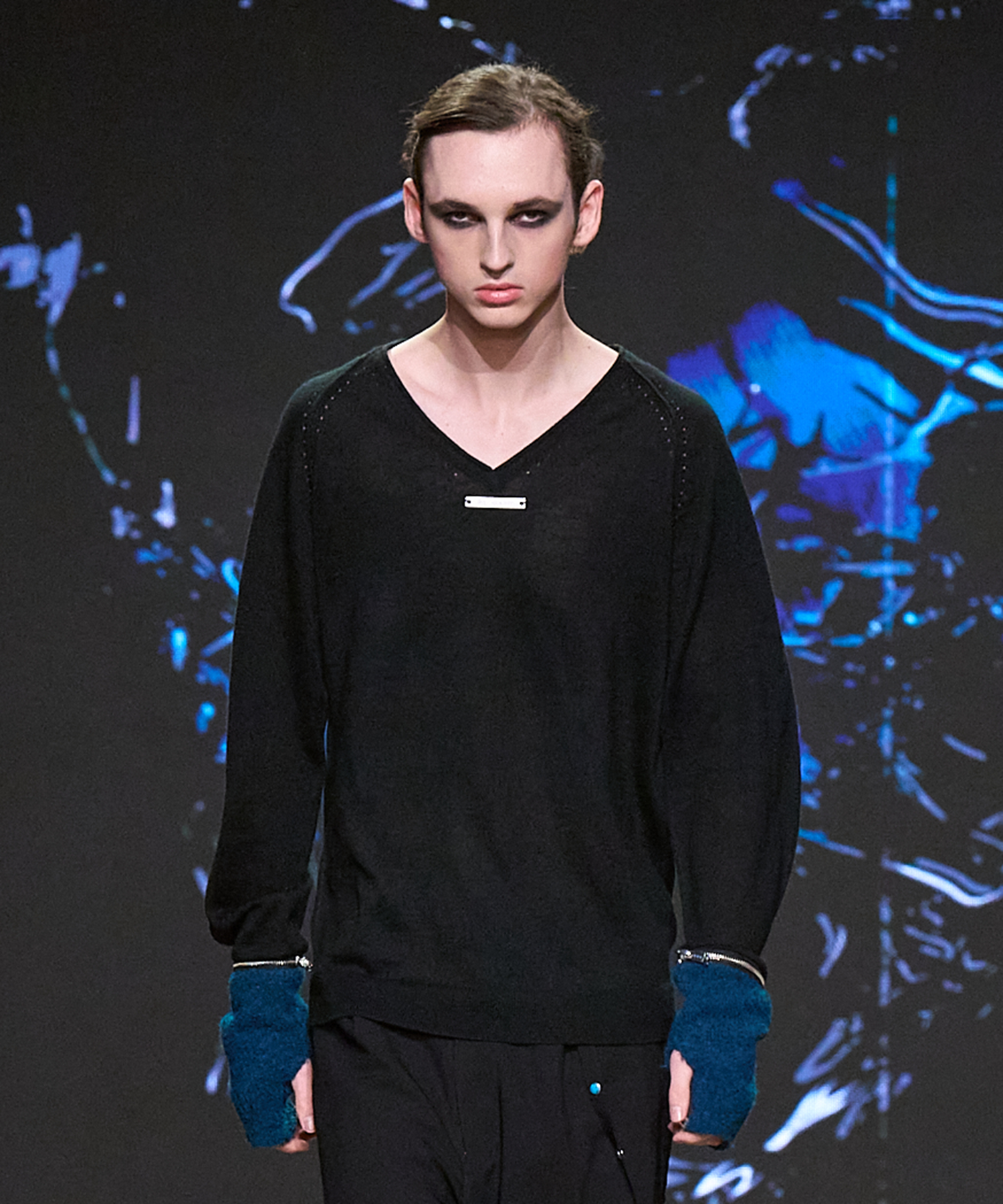 Arm Groove V-Neck Knit