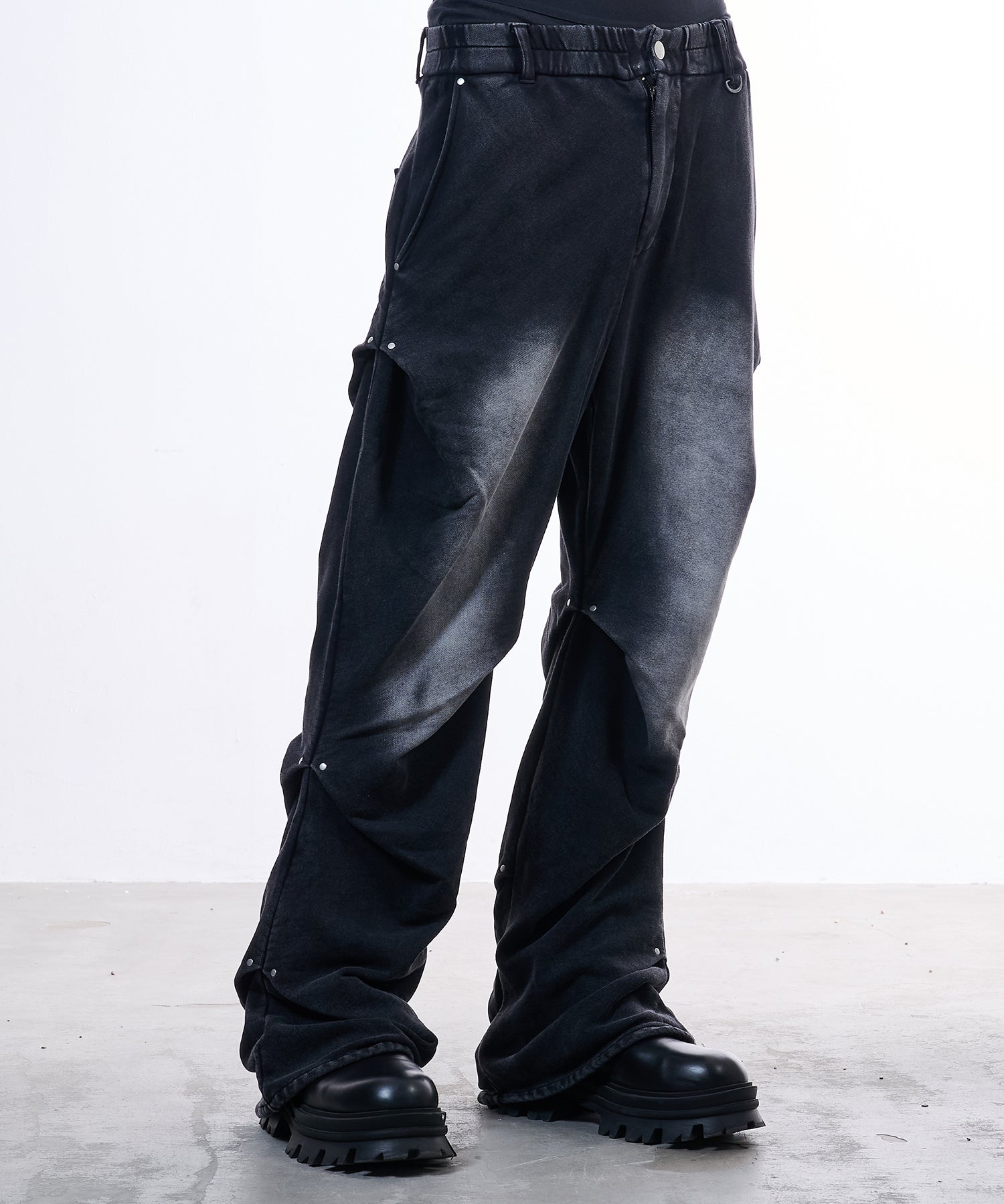 Random tack sweat pants (Black)