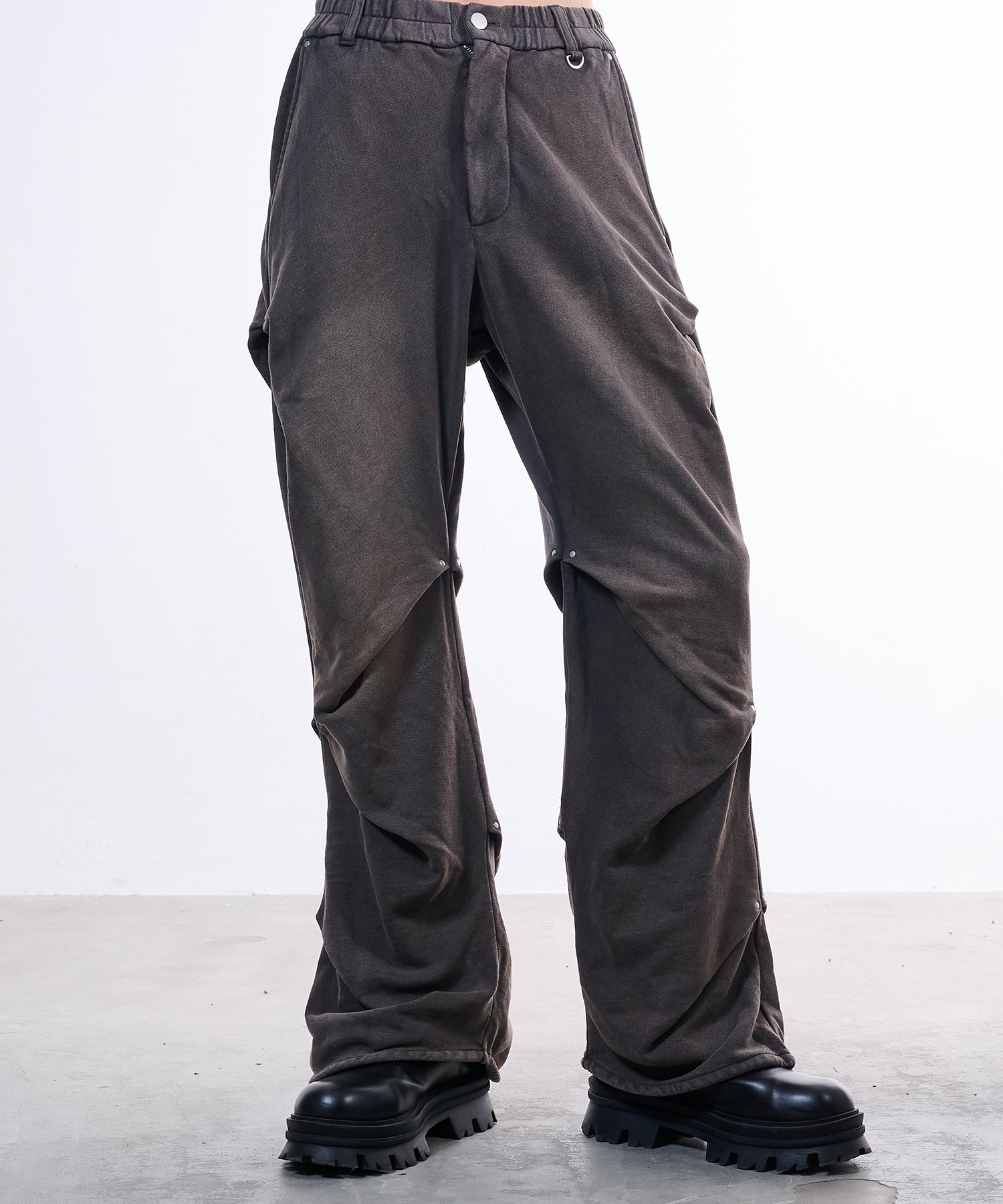 Random tack sweat pants (Dark Gray)