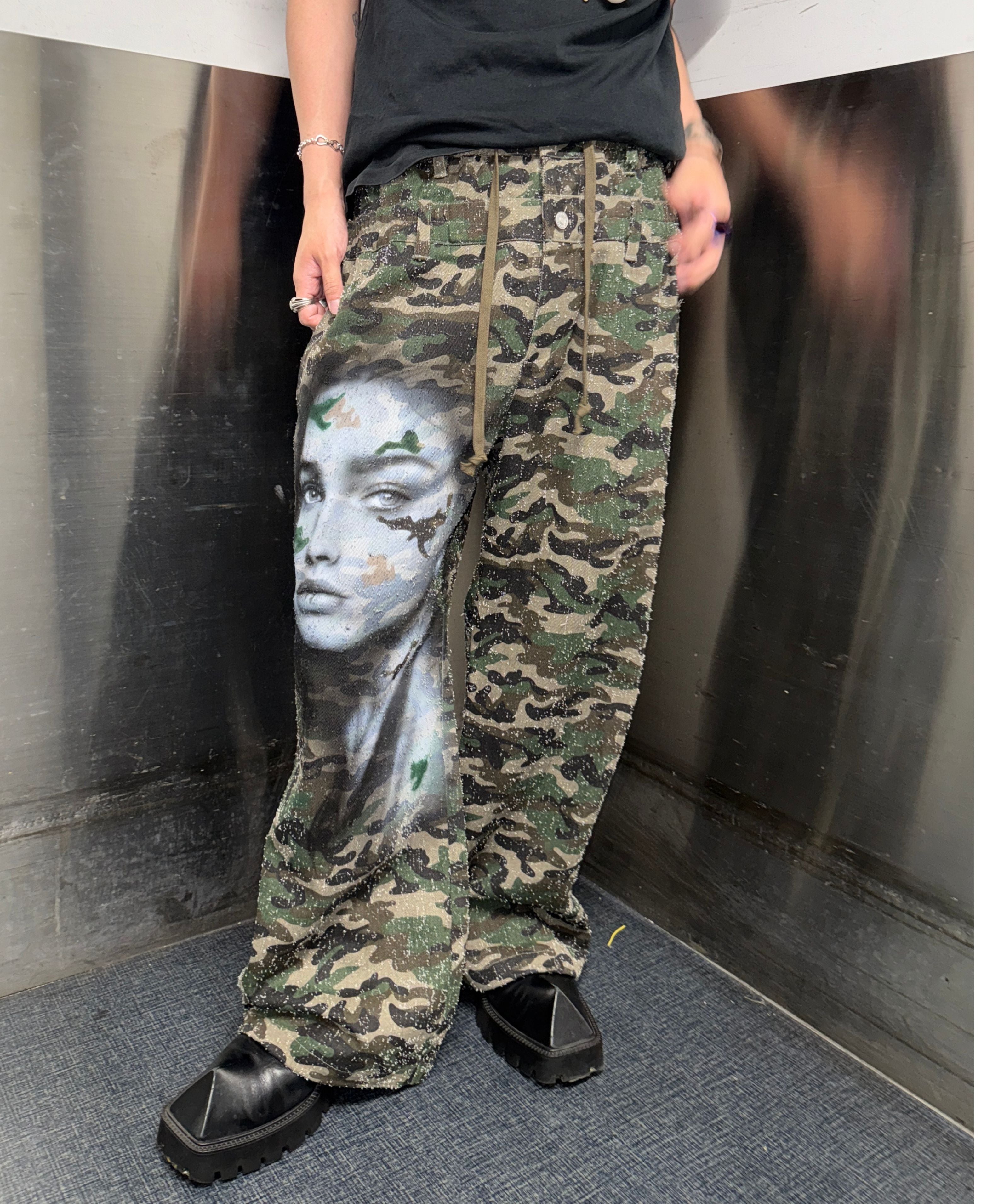 〈VI E DIT × Kenshiro〉Ex. Needle-Punched Camo Wide Pants
