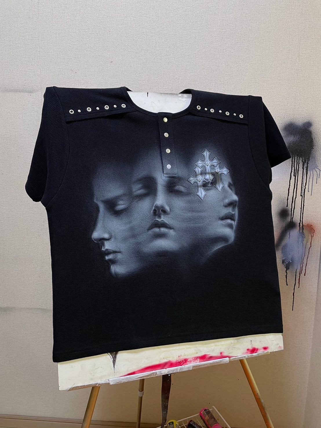 〈VI E DIT × Kenshiro〉Ex. Cross patch stud rib Tee