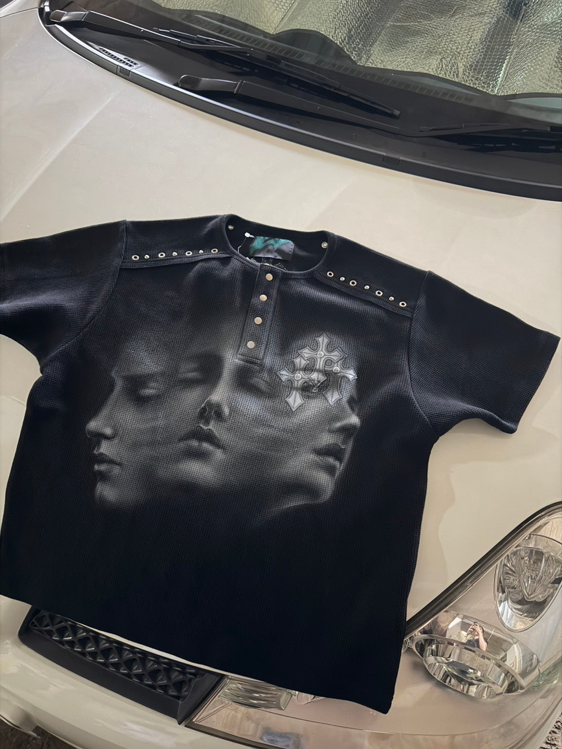 〈VI E DIT × Kenshiro〉Ex. Cross patch stud rib Tee