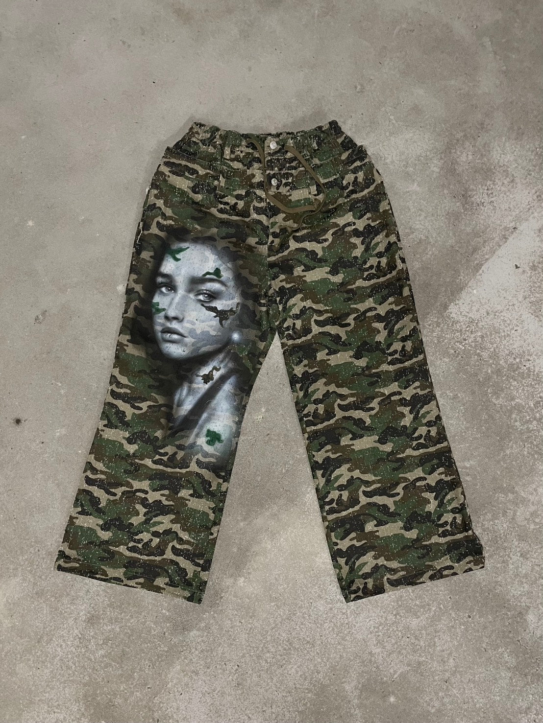 〈VI E DIT × Kenshiro〉Ex. Needle-Punched Camo Wide Pants