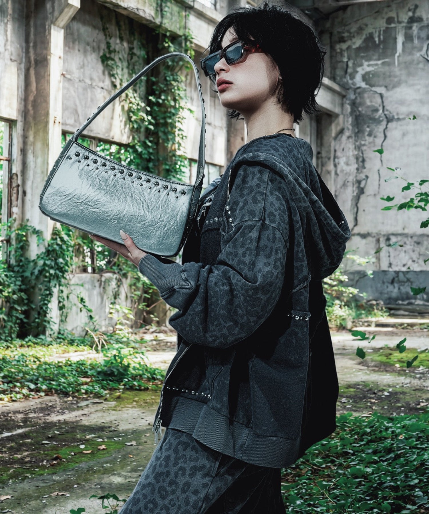 Stud Bleach Leopard Zip Hoodie (Gray)