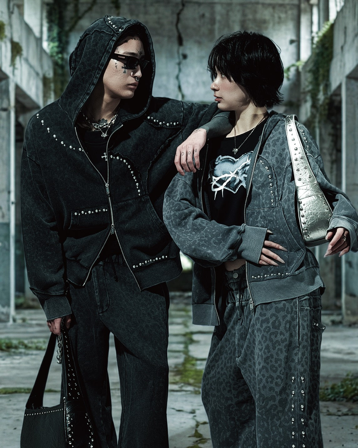 Stud Bleach Leopard Zip Hoodie (Gray)