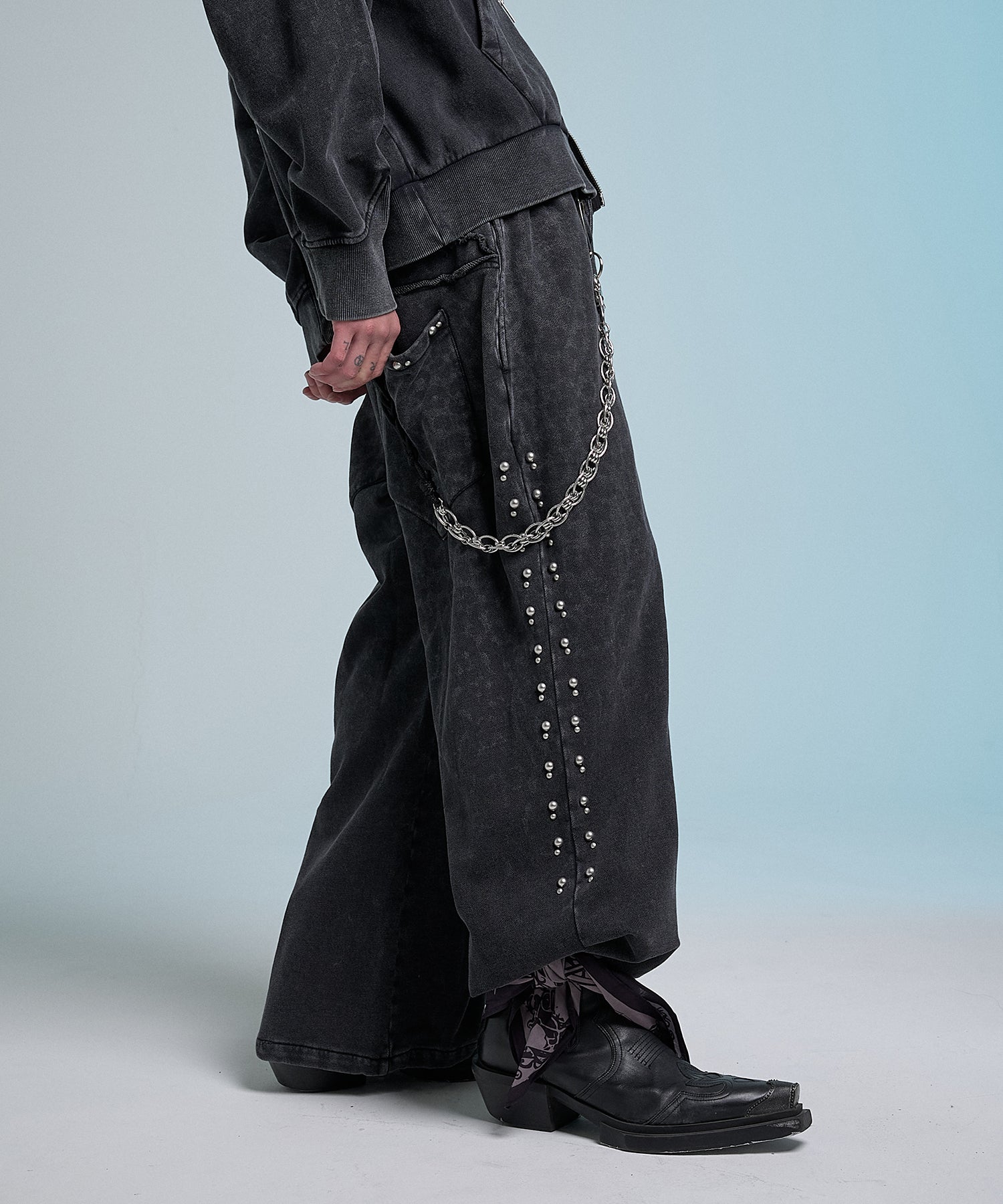 Stud Bleach Leopard Sweat Pants (Black)