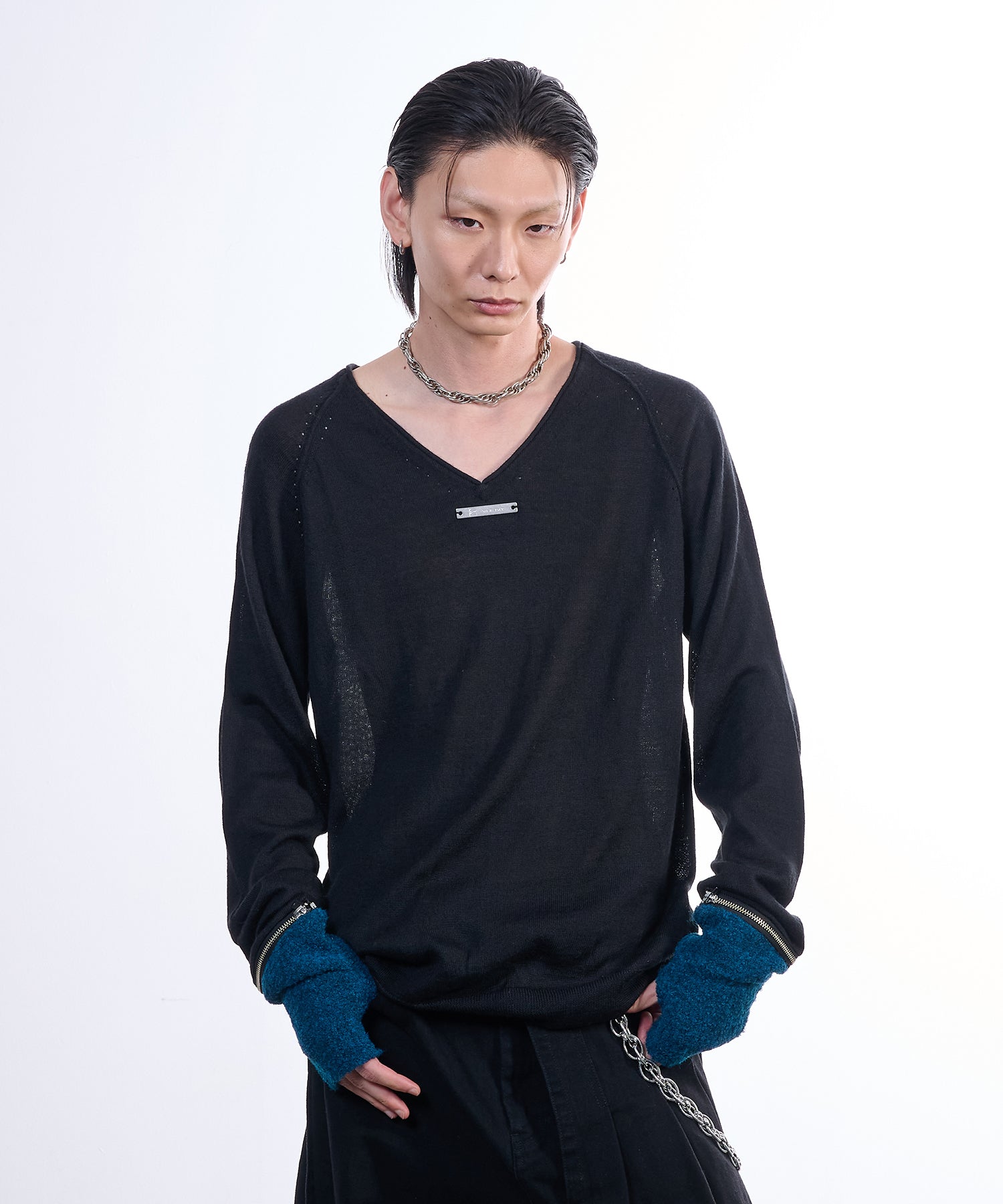 Arm Groove V-Neck Knit (Black)