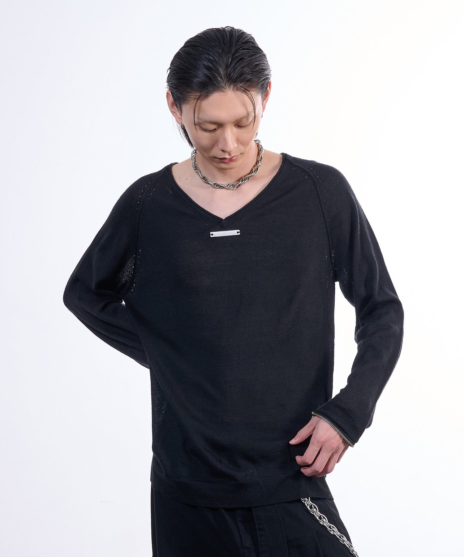 Arm Groove V-Neck Knit (Black)