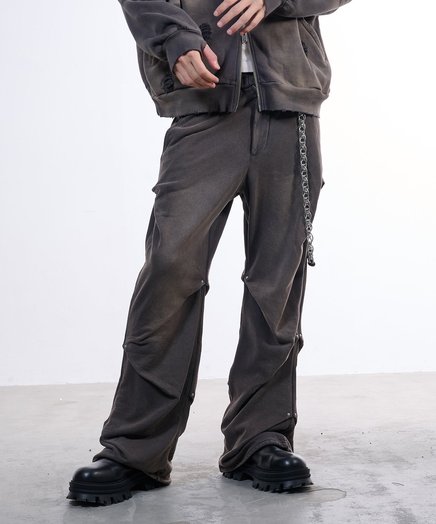 Random tack sweat pants (Dark Gray)