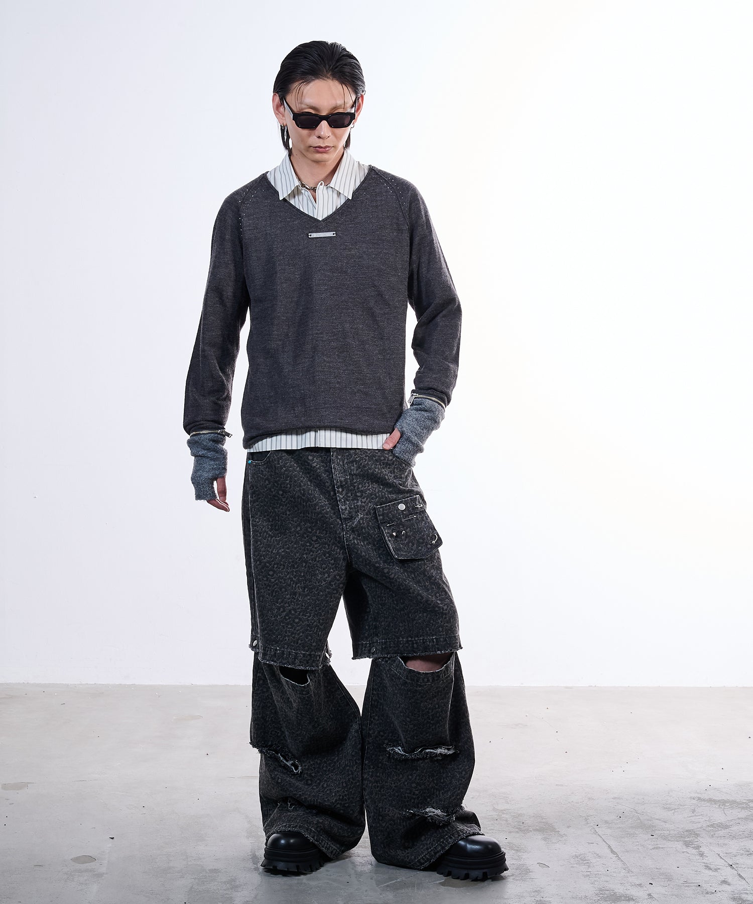 Arm Groove V-Neck Knit (Gray)