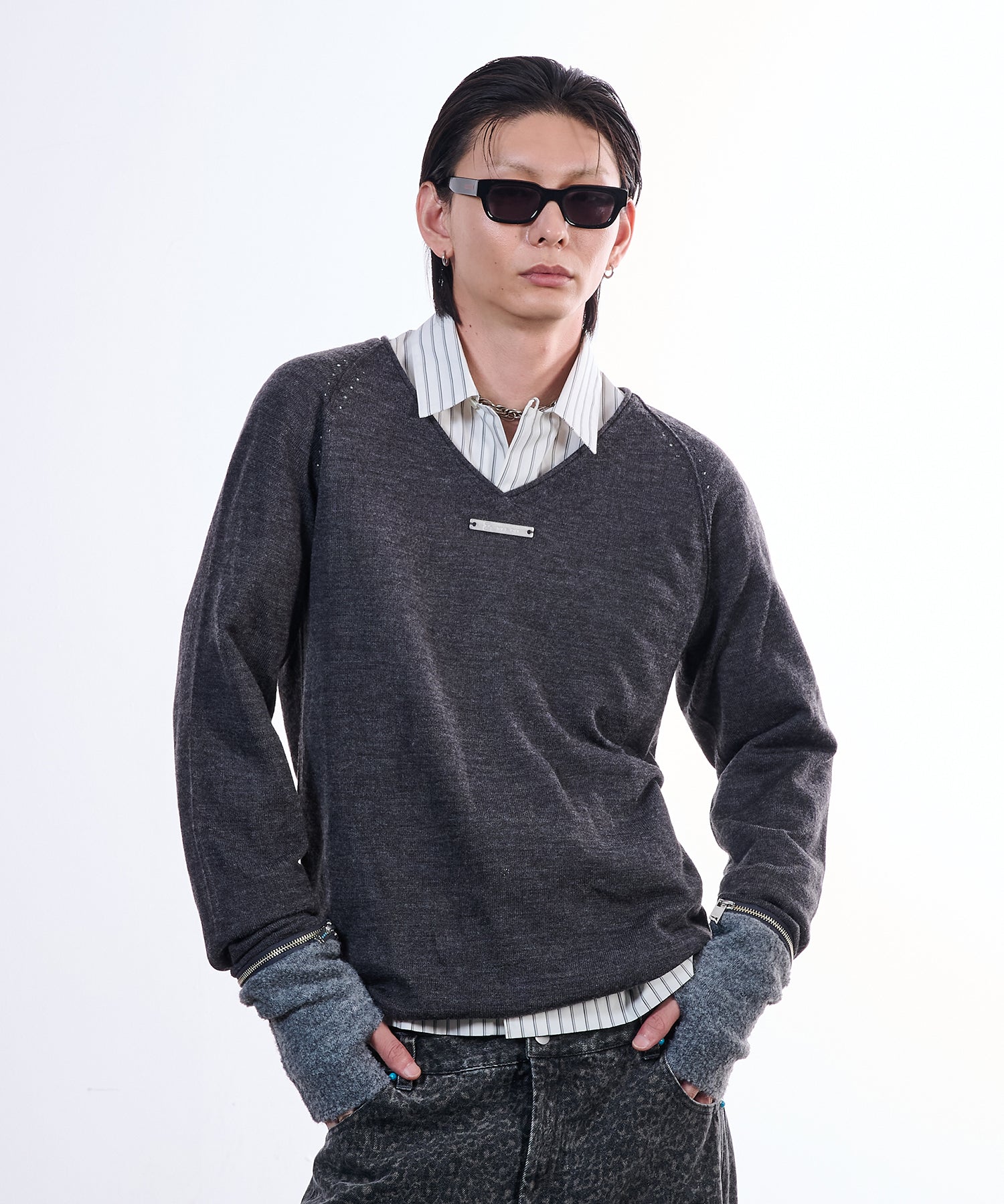 Arm Groove V-Neck Knit (Gray)